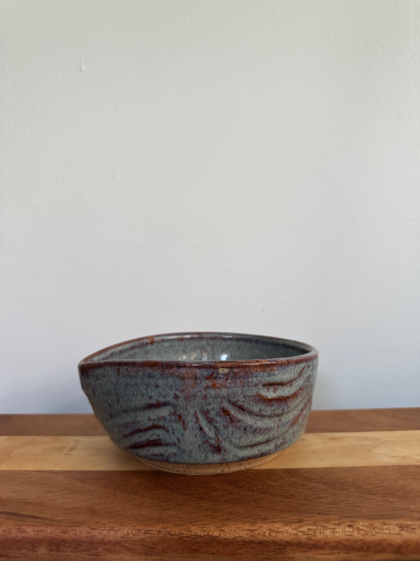 Blue carved bowl with spout - Ros