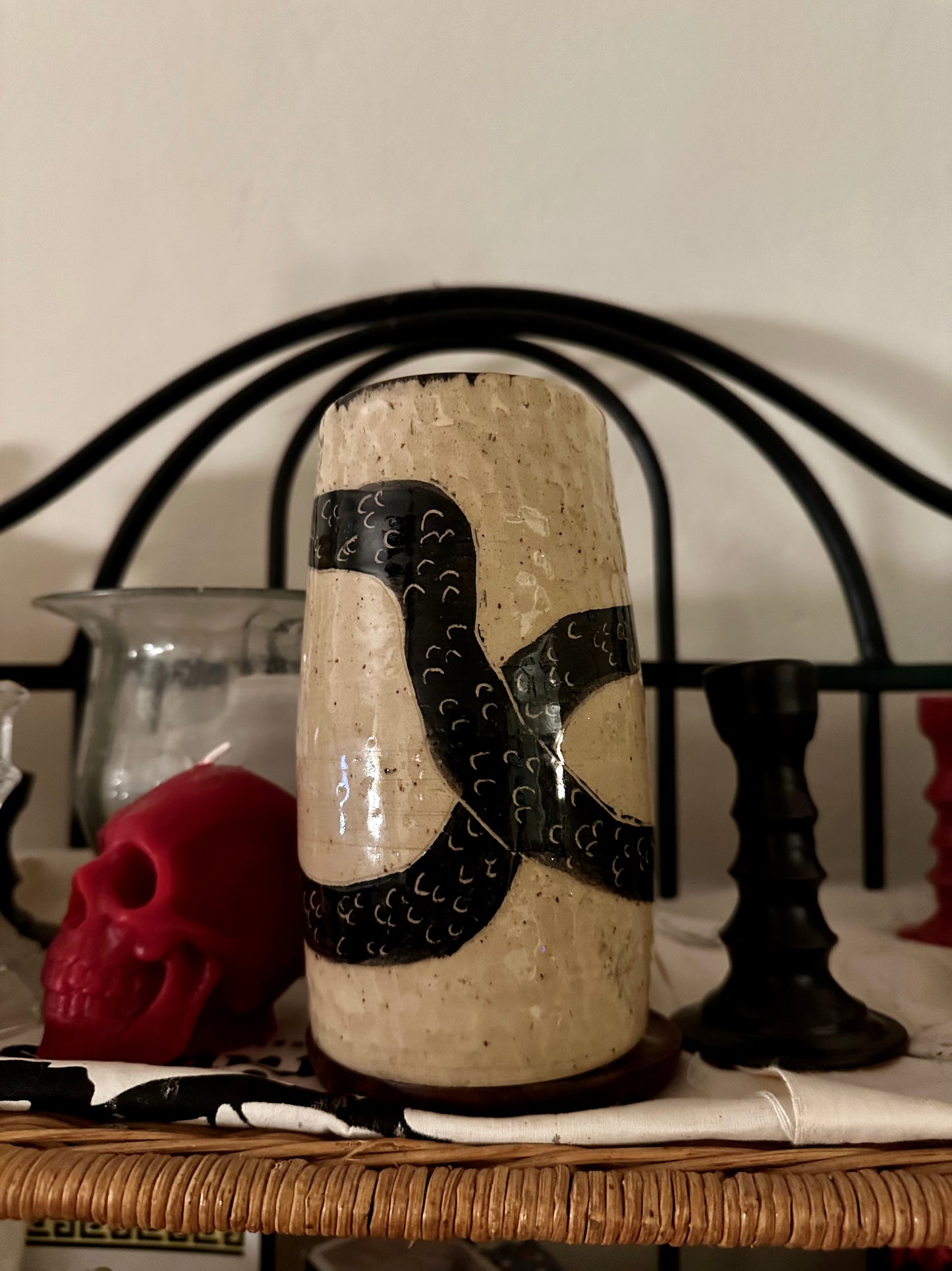 Ouroboros Vase - 4