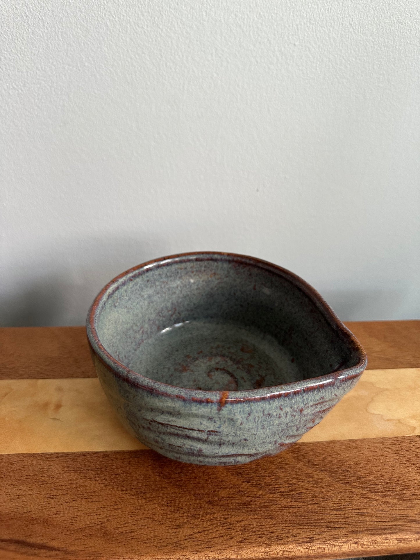 Blue carved bowl with spout - Ros