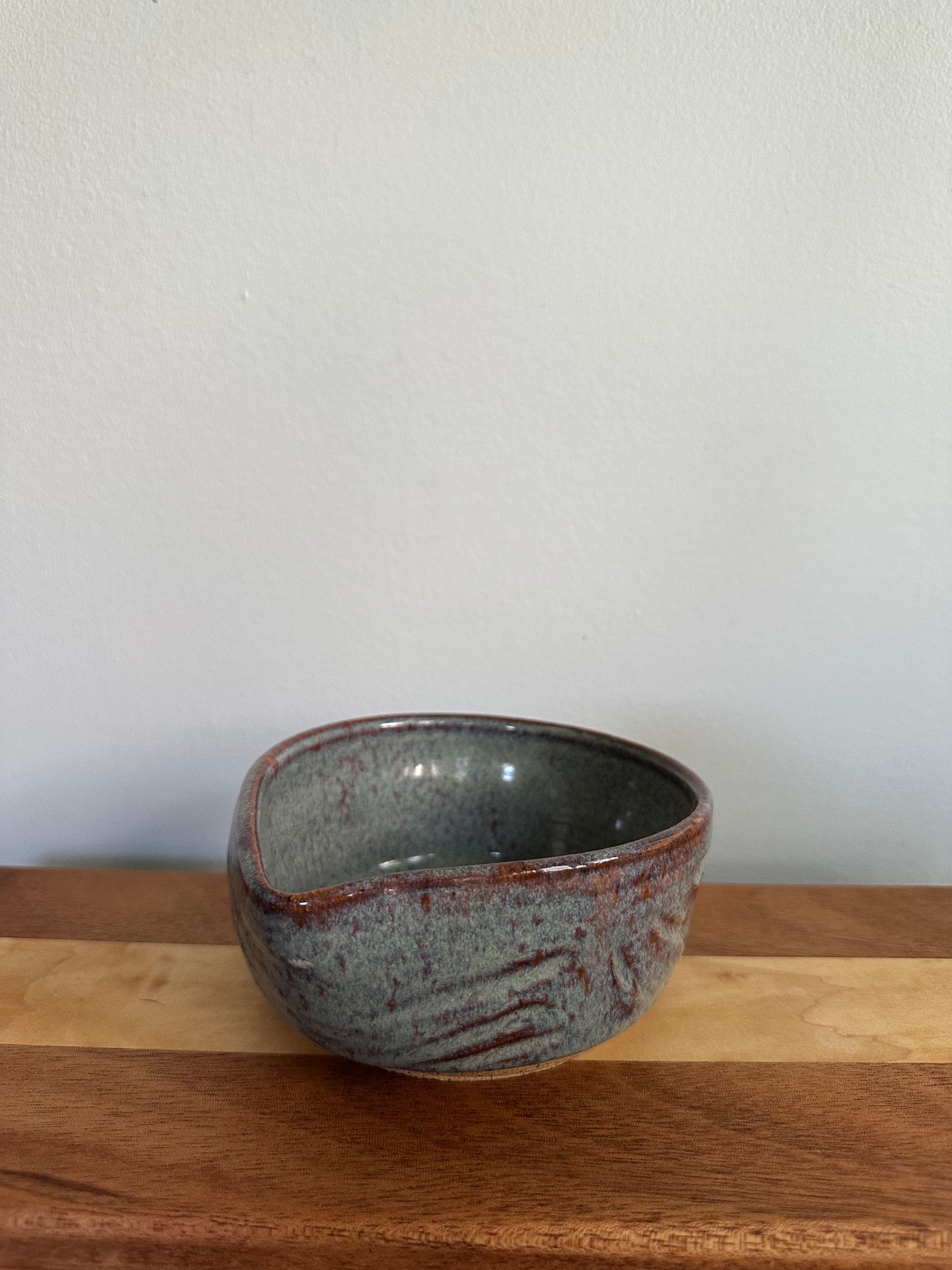 Blue carved bowl with spout - Ros